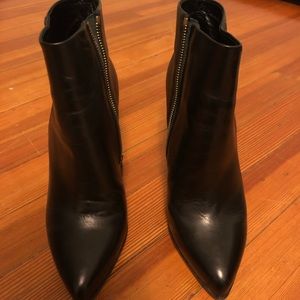 Club Monaco booties